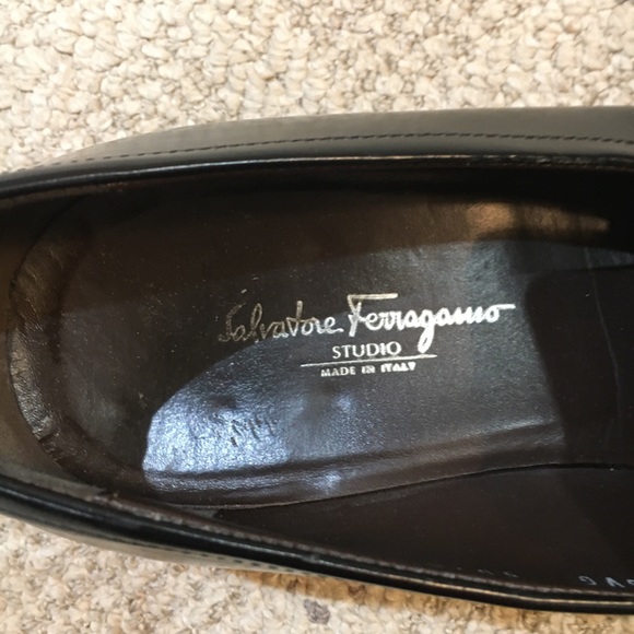 SOLD!!’ Salvatore Ferragamo Leather Loafers. - Picture 9 of 13